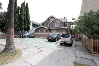 942 S Westmoreland Ave in Los Angeles, CA - Building Photo - Primary Photo