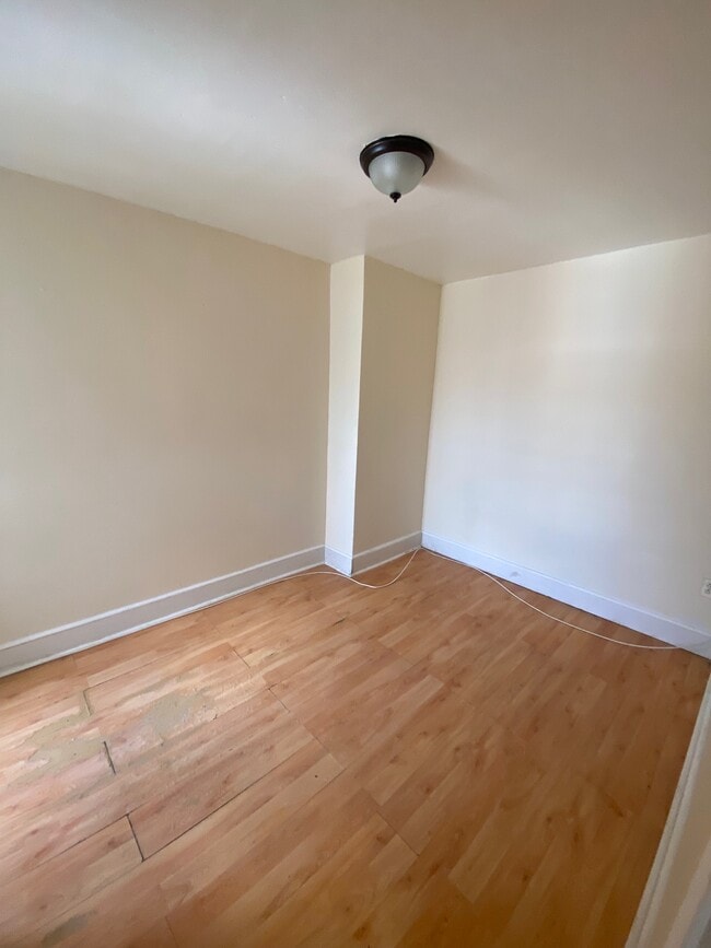 5821 N Woodstock St in Philadelphia, PA - Building Photo - Building Photo