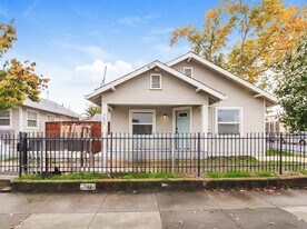 702 Dixieanne Ave in Sacramento, CA - Building Photo