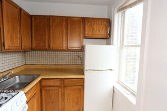 653 W Belmont Ave, Unit 416 in Chicago, IL - Building Photo - Building Photo