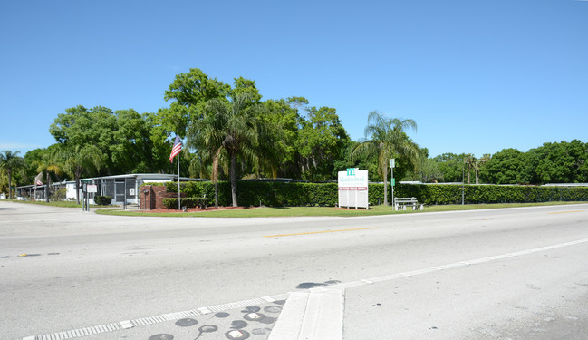 Meadowbrook Mobile Home Park in Lakeland, FL - Building Photo - Building Photo