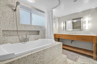 2740 Highland Way in Laguna Beach, CA - Building Photo - Building Photo