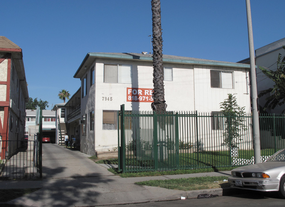 7945 Willis Ave in Panorama City, CA - Building Photo