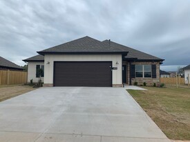 403 N Otoe St in Farmington, AR - Building Photo