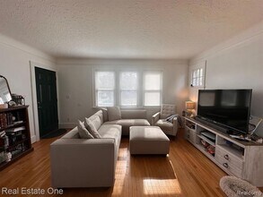 122 W Houstonia Ave, Unit A in Royal Oak, MI - Building Photo - Building Photo