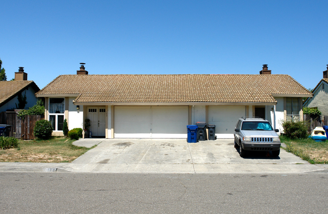 133 Bond Ave in Petaluma, CA - Building Photo