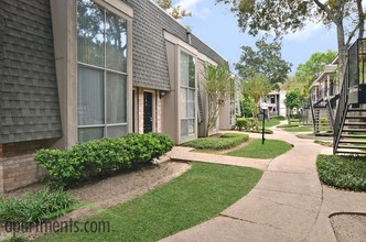 The Crest Apartments in Houston, TX - Building Photo - Building Photo