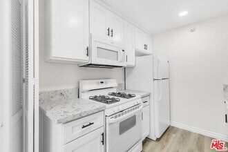 10634 Holman Ave in Los Angeles, CA - Building Photo - Building Photo