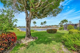 9341 White Hickory Ln in Ft. Myers, FL - Foto de edificio - Building Photo