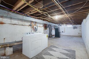 1865 Frankford Ave in Philadelphia, PA - Building Photo