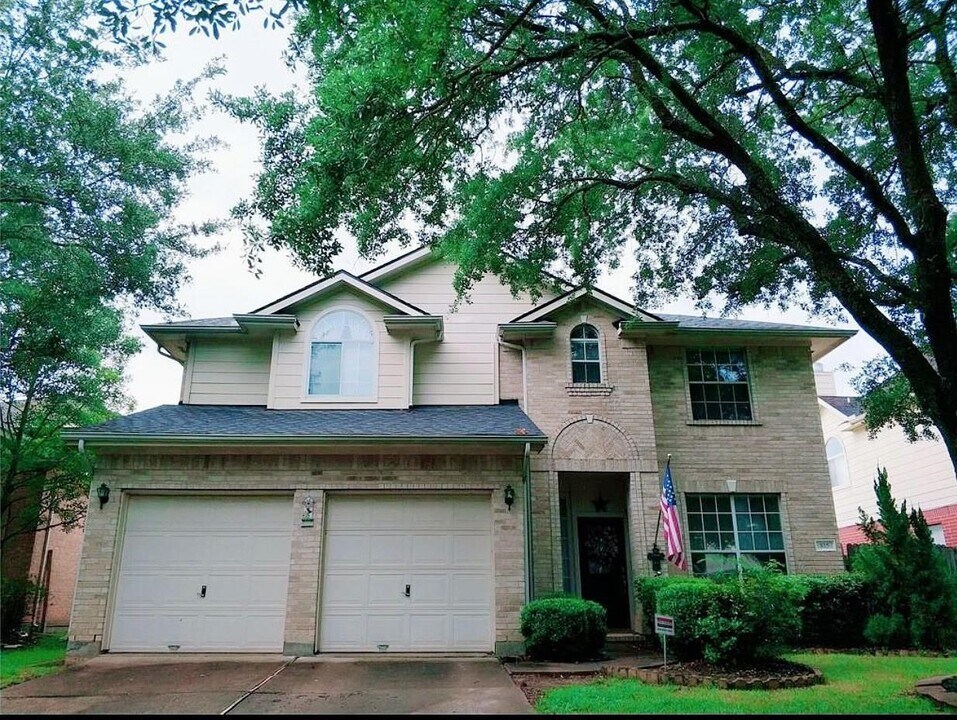 815 Featherbrook Ct in Sugar Land, TX - Building Photo