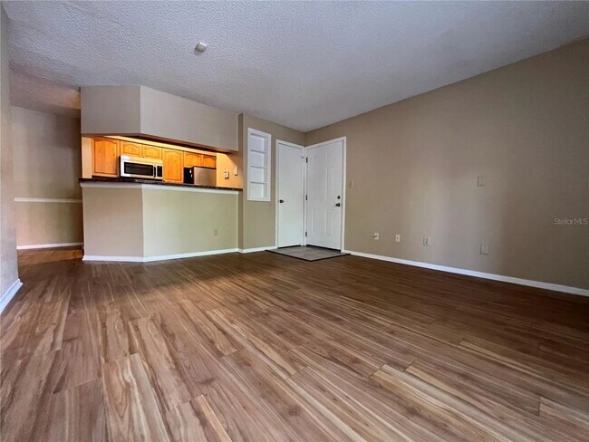 236 Afton Square in Altamonte Springs, FL - Foto de edificio - Building Photo
