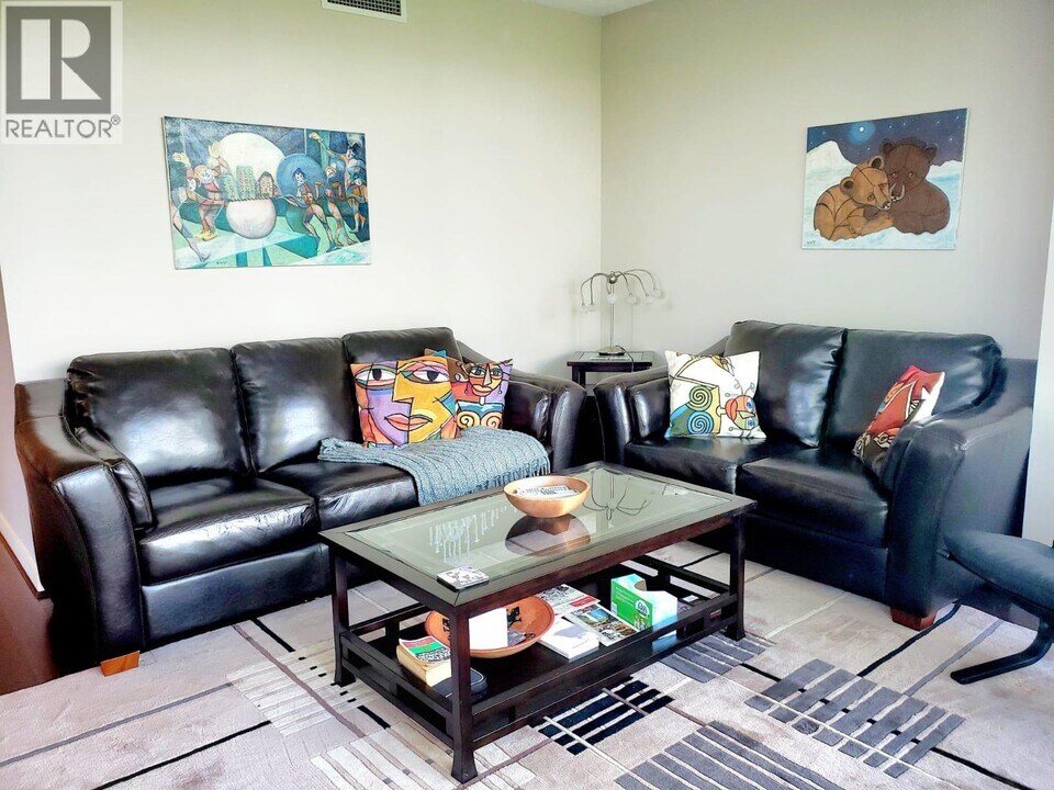 638 Beach Crescent in Vancouver, BC - Building Photo