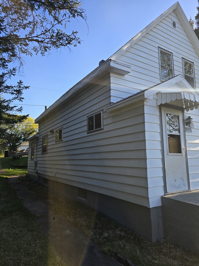 1024 Heights St in Niagara, WI - Building Photo - Building Photo
