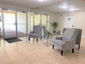 7300 NW 17th St in Plantation, FL - Foto de edificio - Building Photo