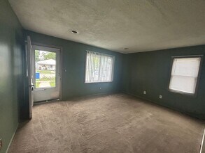 8716 Essex Ave in Warren, MI - Building Photo - Building Photo