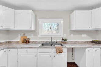 4238 Laurel Rd in Lorain, OH - Building Photo - Building Photo