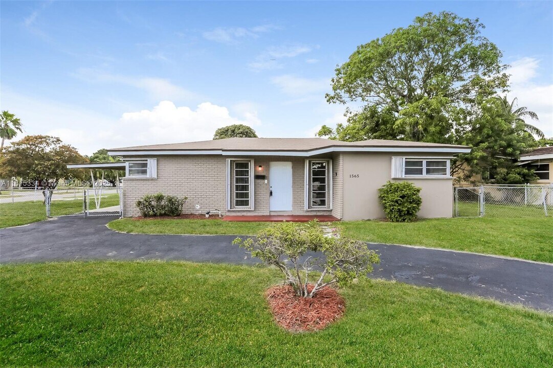 1565 NW 6th Ave in Pompano Beach, FL - Building Photo