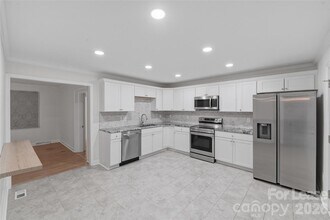 4212 Hammett St in Charlotte, NC - Foto de edificio - Building Photo