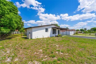 18805 NW 31st Ave in Miami Gardens, FL - Building Photo - Building Photo