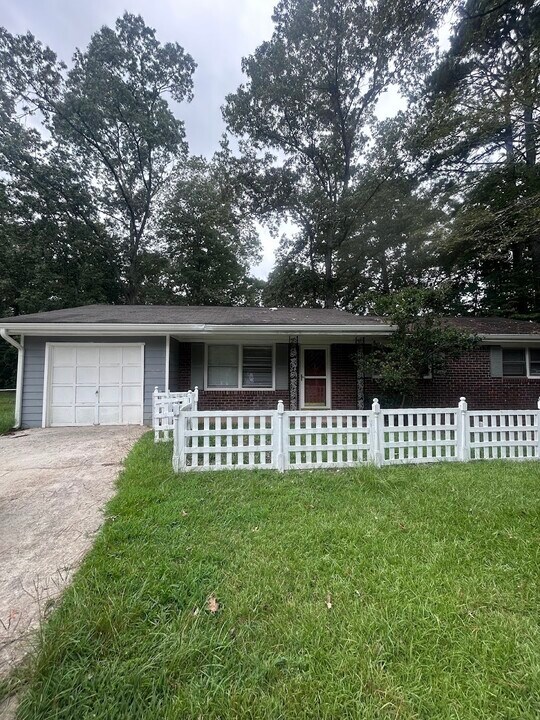 4180 Fox Ct in Douglasville, GA - Building Photo