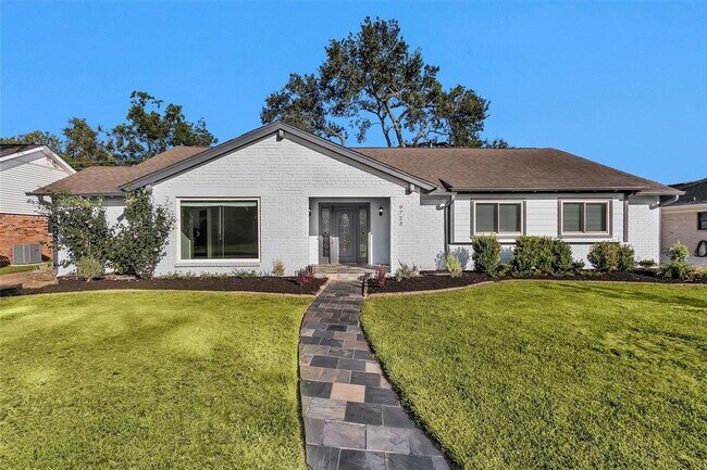 9723 Moorberry Ln in Houston, TX - Building Photo - Building Photo