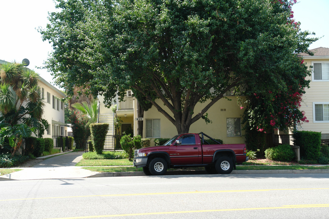 420 W Alameda Ave in Burbank, CA - Building Photo