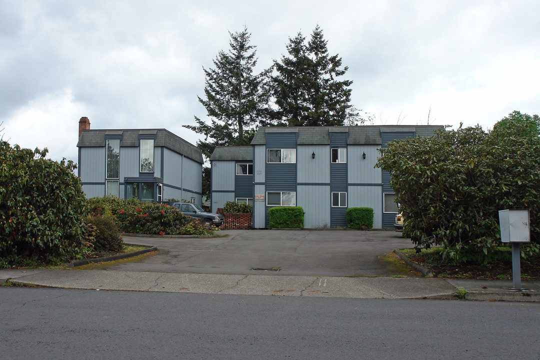 2641-2651 SE 119TH Ave in Portland, OR - Foto de edificio