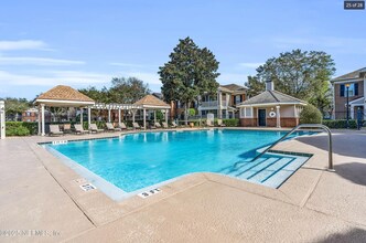 10901 Burnt Mill Rd, Unit 307 in Jacksonville, FL - Building Photo - Building Photo