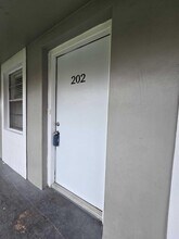 1201 SW 52nd Ave in North Lauderdale, FL - Building Photo - Building Photo