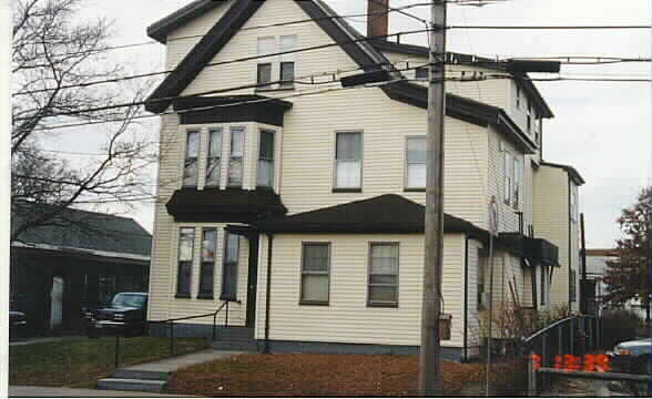 36 Pleasant St in Stoughton, MA - Building Photo