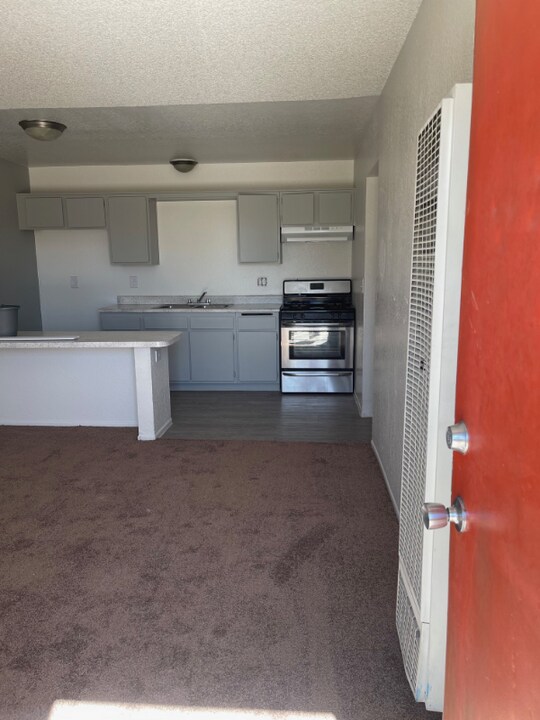 18355 Montezuma St in Adelanto, CA - Building Photo