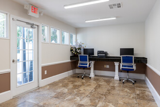 Saratoga Resort Villa Apartments in Kissimmee, FL - Building Photo - Interior Photo