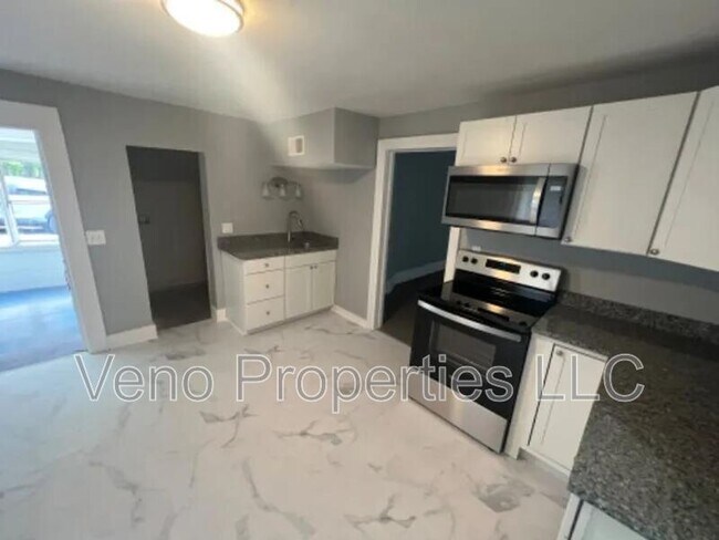 131 W High St in Ballston Spa, NY - Building Photo - Building Photo