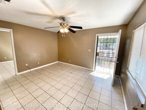 2150 Saxon St in Tallahassee, FL - Foto de edificio - Building Photo