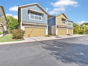 516 E Slaughter Ln in Austin, TX - Foto de edificio - Building Photo