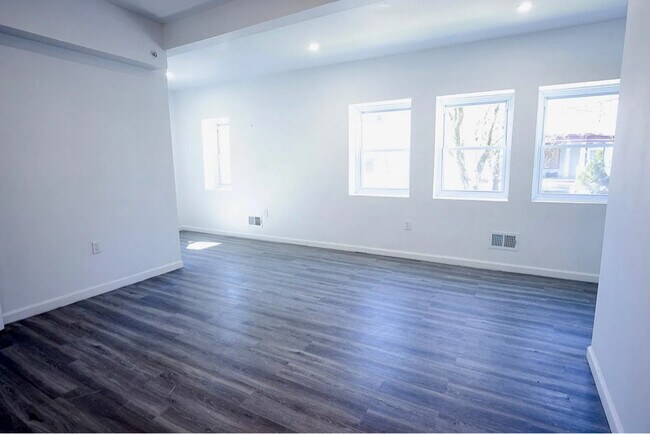 818 S 12th St in Newark, NJ - Foto de edificio - Building Photo