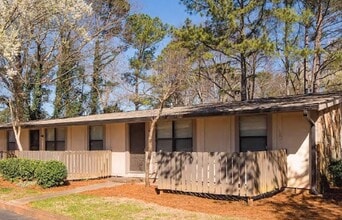 Ashgrove Apartments in Stone Mountain, GA - Foto de edificio - Building Photo