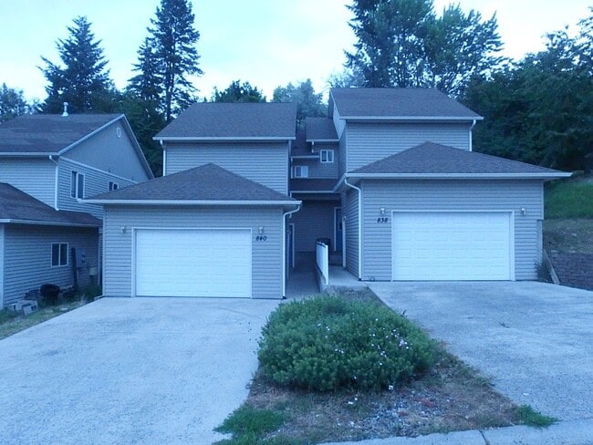 property at 838-840 N Garfield St