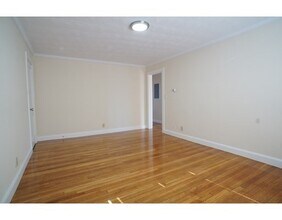 425 Newport Ave-Unit -2 in Quincy, MA - Building Photo - Building Photo