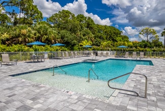The Residences at Creighton Waterway in North Port, FL - Foto de edificio - Building Photo