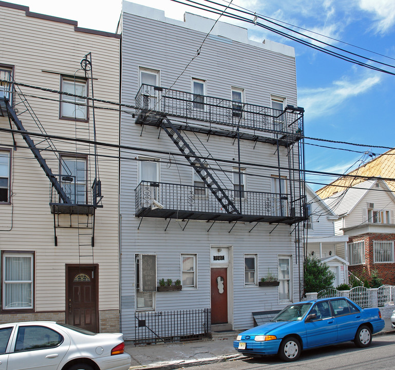 3307 Palisade Ave in Union City, NJ - Building Photo