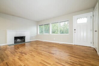 23048-23016 16th Ave S in Des Moines, WA - Foto de edificio - Building Photo