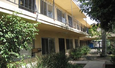 Regency Apartments in Huntington Park, CA - Foto de edificio - Building Photo