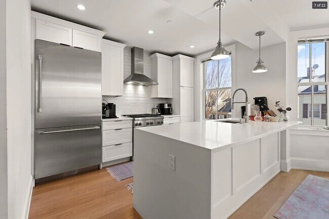 447 W Fourth St in Boston, MA - Building Photo - Building Photo