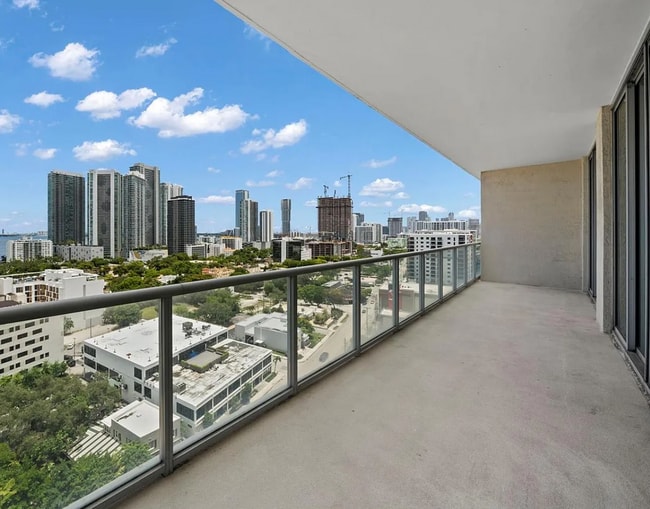 3470 E Coast Ave, Unit H1613 in Miami, FL - Building Photo - Building Photo