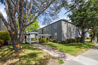 970 Magnolia Ave in Millbrae, CA - Building Photo - Building Photo