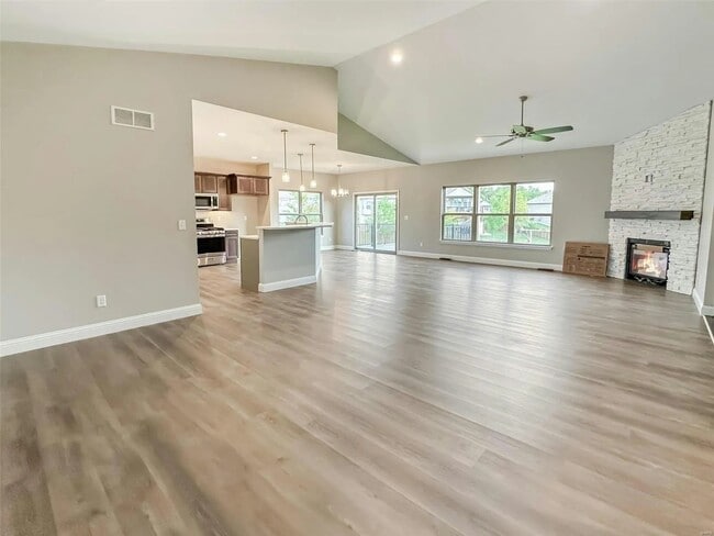 164 Stonebridge Bluff Dr in Maryville, IL - Foto de edificio - Building Photo
