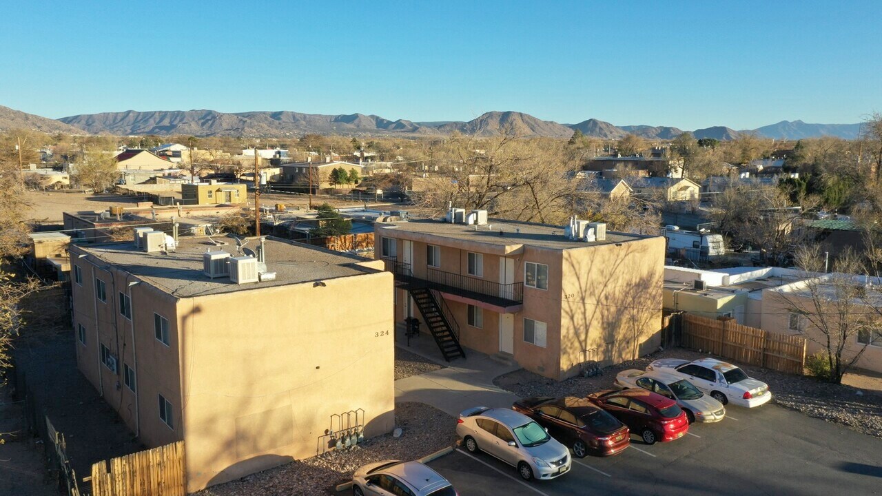 320 Vermont St NE in Albuquerque, NM - Building Photo