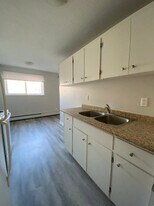 Darren Manor in Edmonton, AB - Building Photo